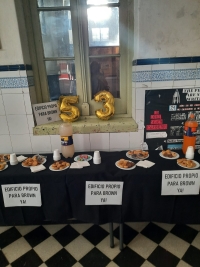 53 años